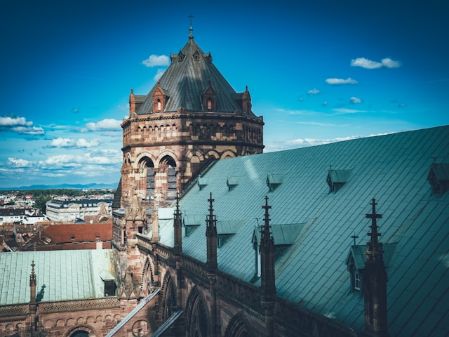 Pourquoi Strasbourg est-elle le sanctuaire des plus belles églises et lieux de culte ?